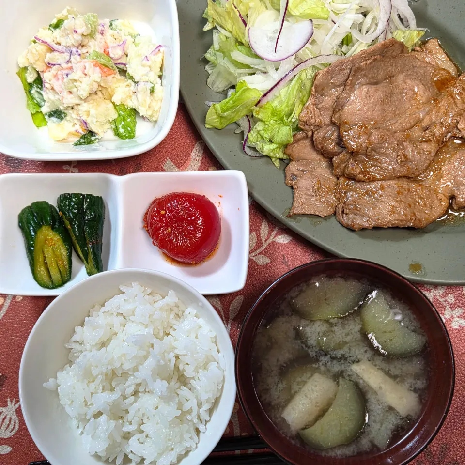 【25/10/30夕食】豚の生姜焼き他|モモたんママさん