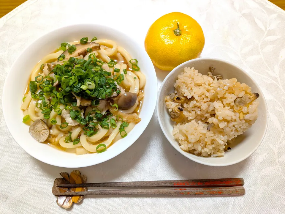 10/31の朝ごはん　煮込みうどんと炊き込みご飯|卯月さん