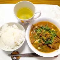 11/1の朝ごはん　もつ煮込みと白米|卯月さん