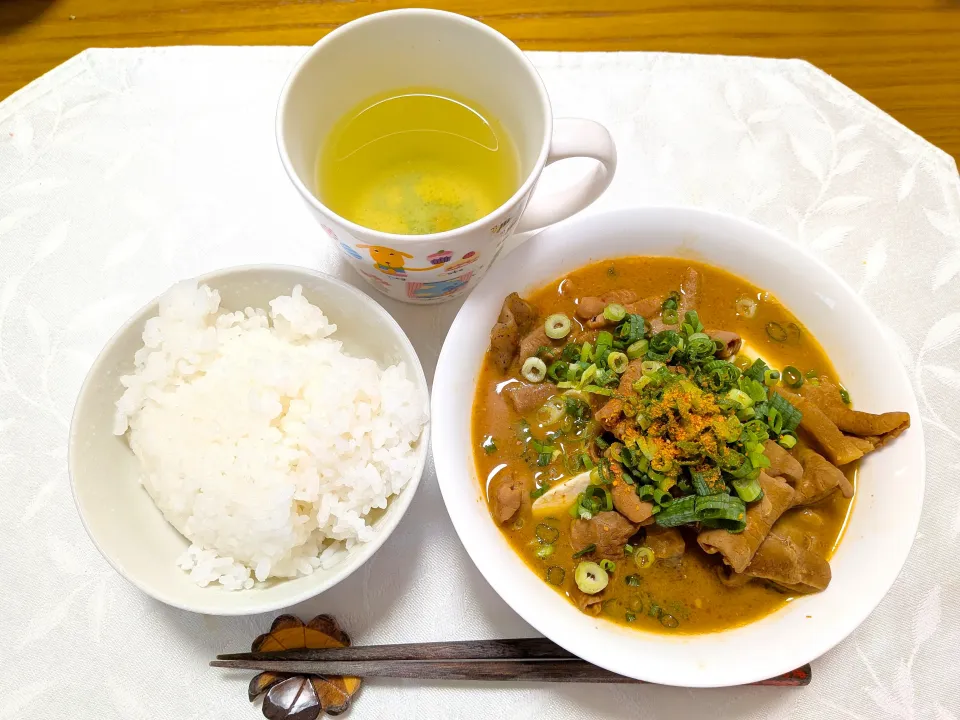 11/1の朝ごはん　もつ煮込みと白米|卯月さん