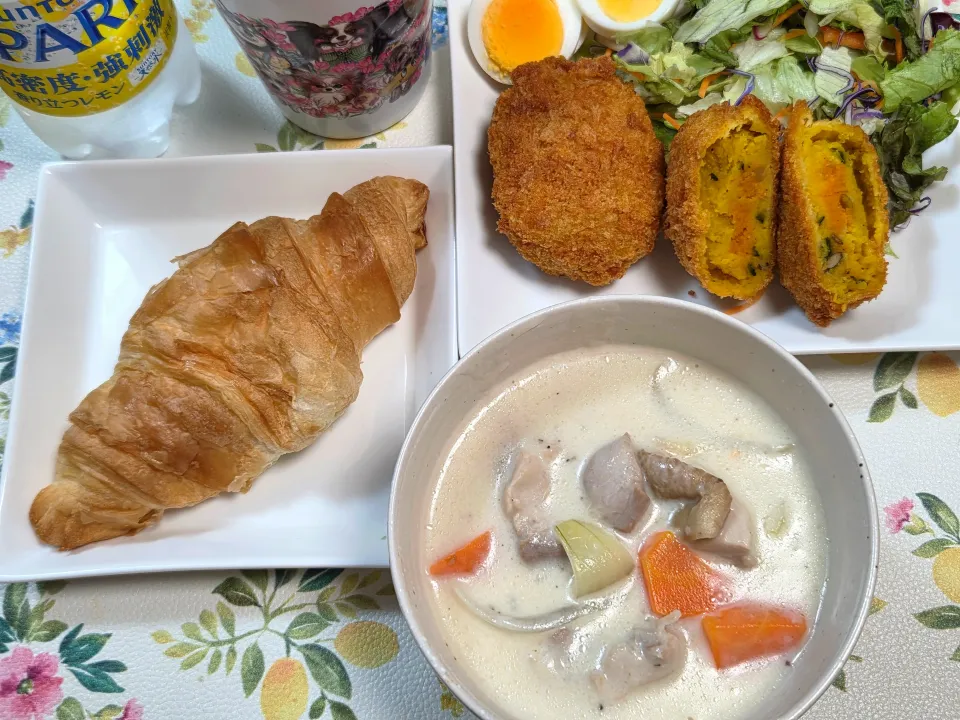 【25/10/31】かぼちゃコロッケとホワイトシチュー他|モモたんママさん