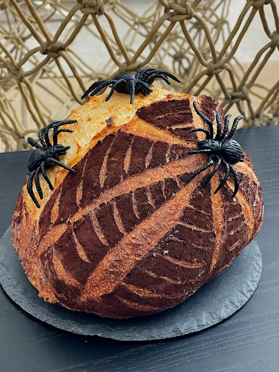 Spider web Halloween sourdough|12Dragonさん