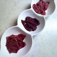 馬刺し（赤身、レバ刺し、霜降り）|こっぷさん