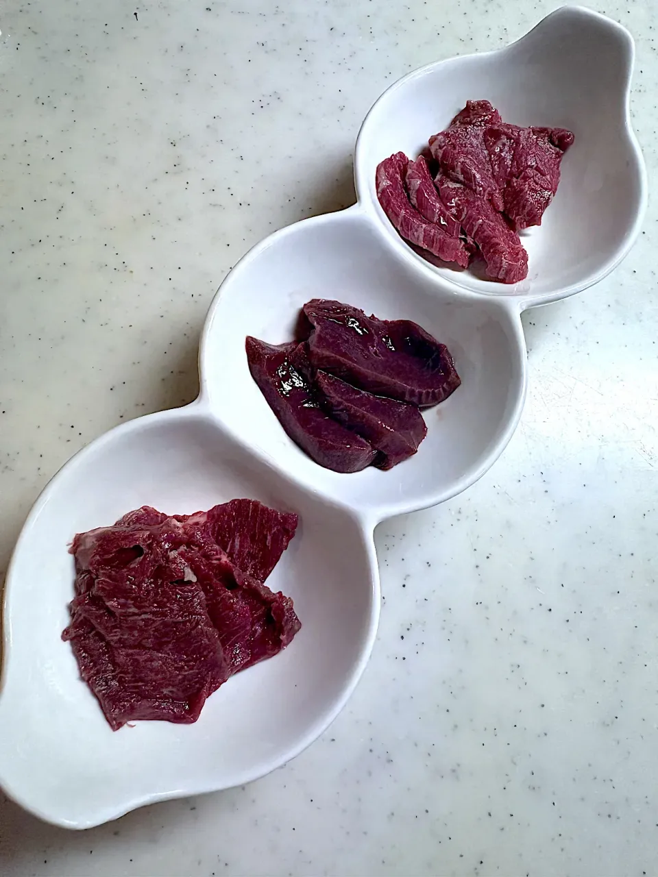 馬刺し（赤身、レバ刺し、霜降り）|こっぷさん