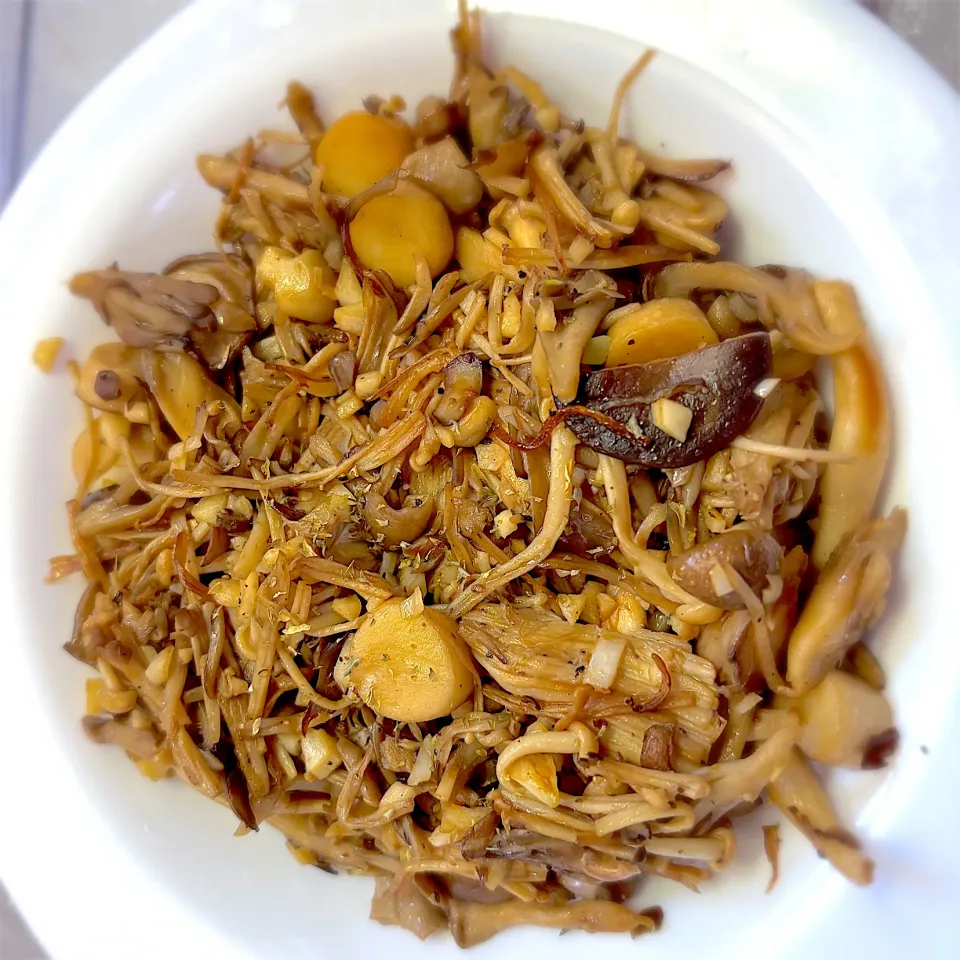 キノコのガーリックバターソテー|Shimoda Tohruさん