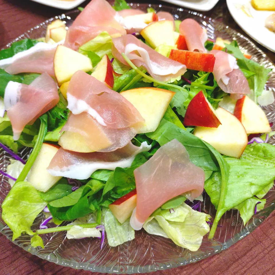 りんごと生ハムのサラダ|あゆみ│ハレシピさん