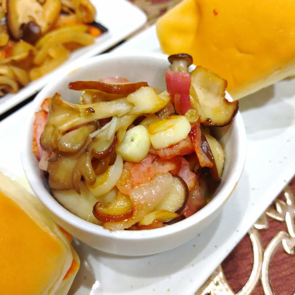 きのこのアヒージョ|あゆみ│ハレシピさん