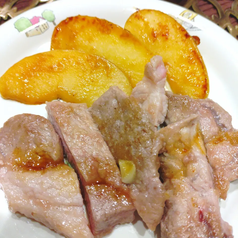 豚肉とりんごのバターソテー|あゆみ│ハレシピさん