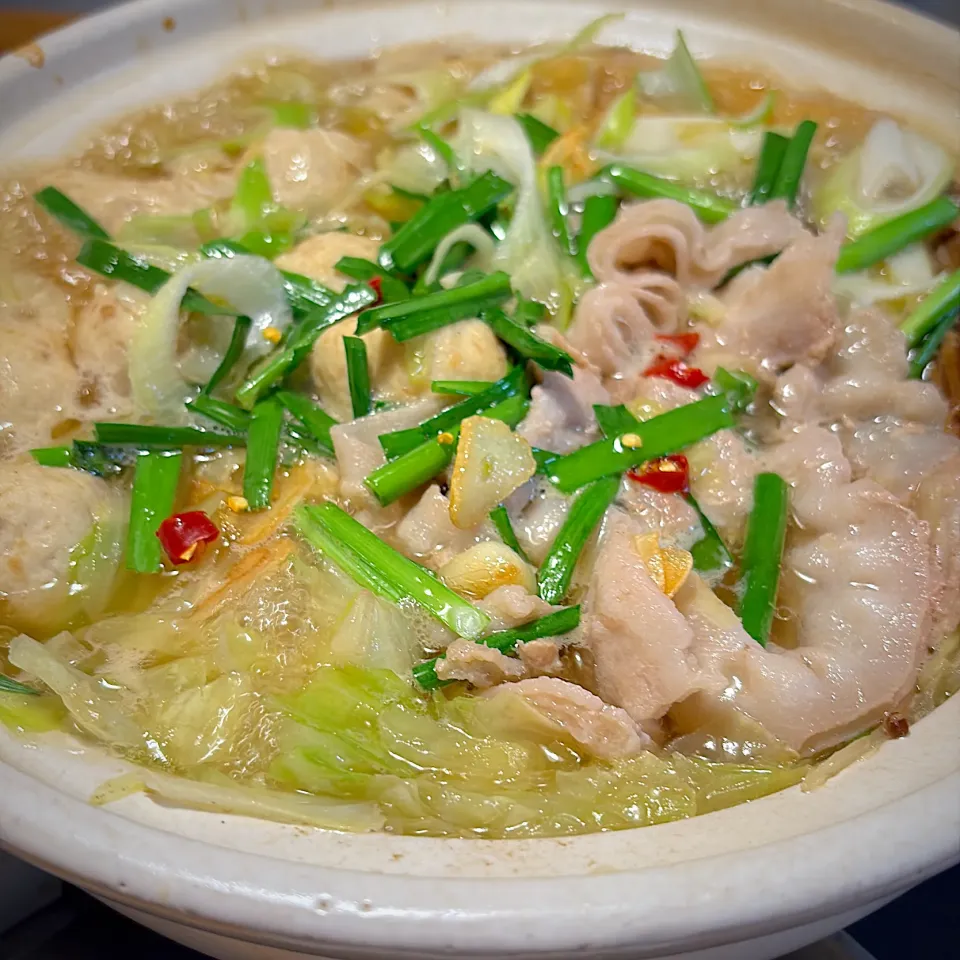 ニラとにんにくのスタミナ醤油ちゃんこ鍋🍲|もえさん