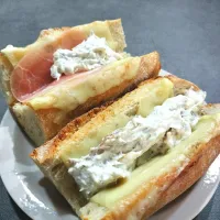 自家製クリームチーズと燻製サバのサンドイッチ|しんちゃんパパさん