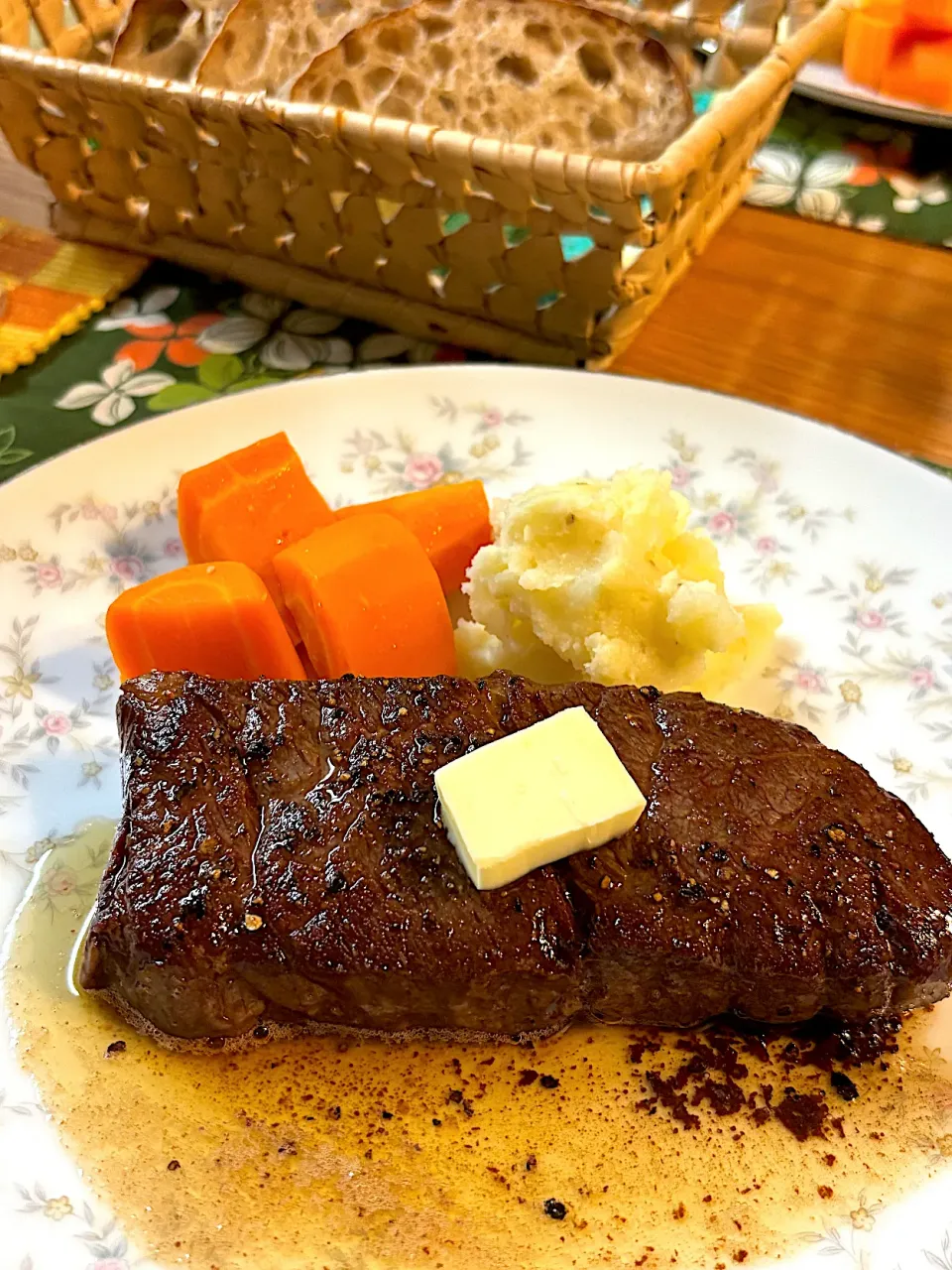 オージービーフのステーキ|かおポンさん