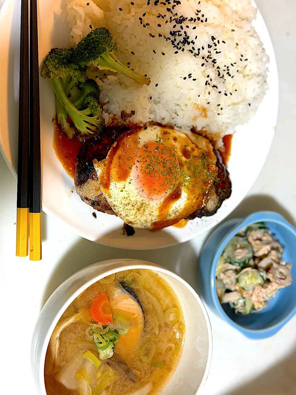 ハンバーグと鮭のあら汁🥢|msさん