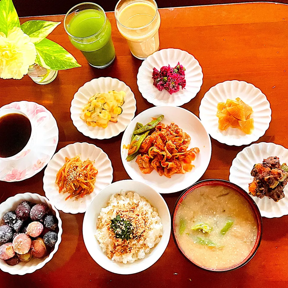 お皿がいっぱい笑幸せ朝ごはん出来ました♪|HAMI69さん