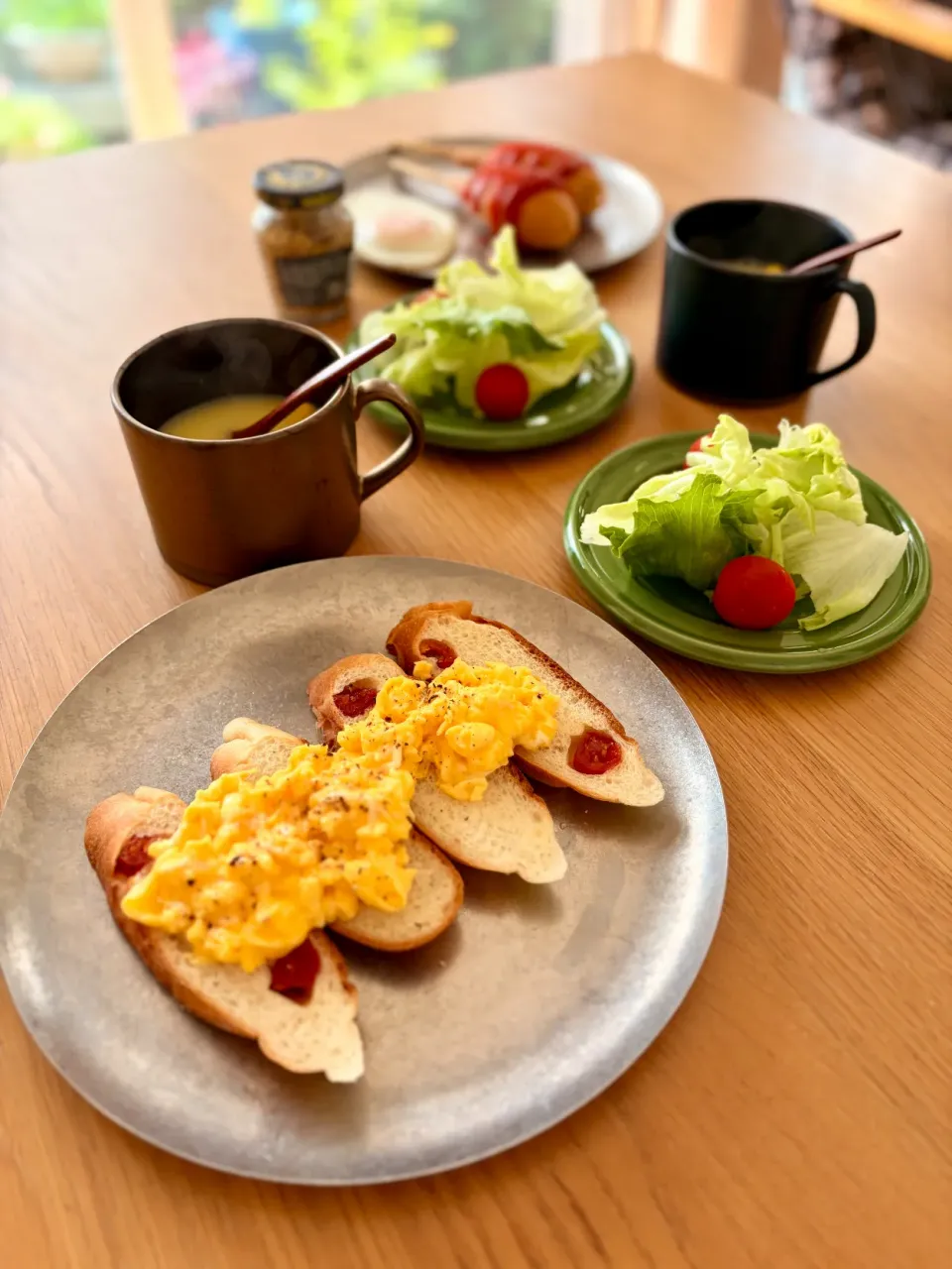 ドライトマトとスクランブルエッグの朝バゲット|kaeさん