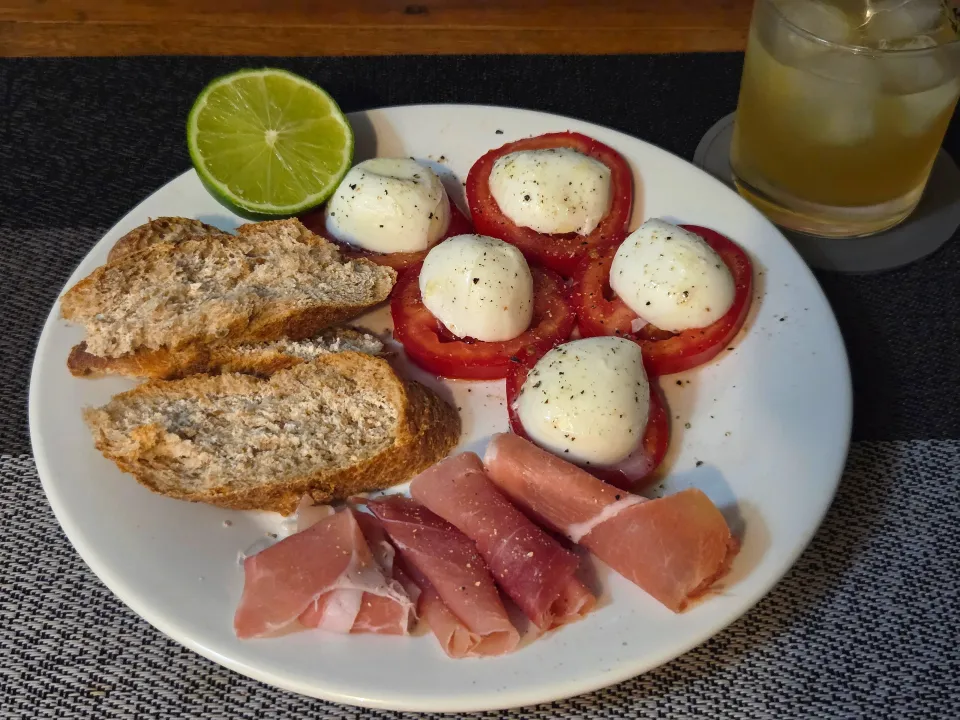 カイピリーニャとカプレーゼ|Tomoさん