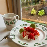 六花亭で食べたストロベリーパフェ|mimiしろさん