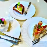 休日のケーキ🍰😋(美味しい店、見つかった)#イチジクケーキ#抹茶ムースと小豆の大福#果物タルト|Hi-Niさん