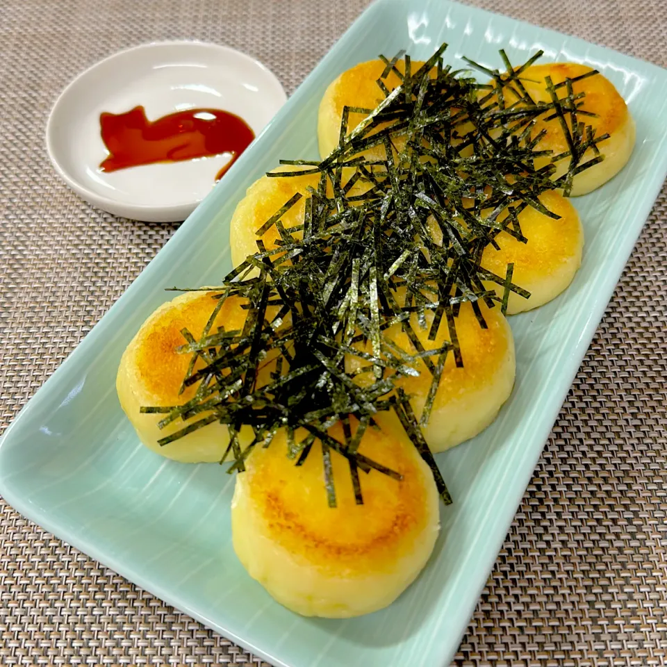 モッツァレラ入り芋もち🥔|ゆーこ。さん