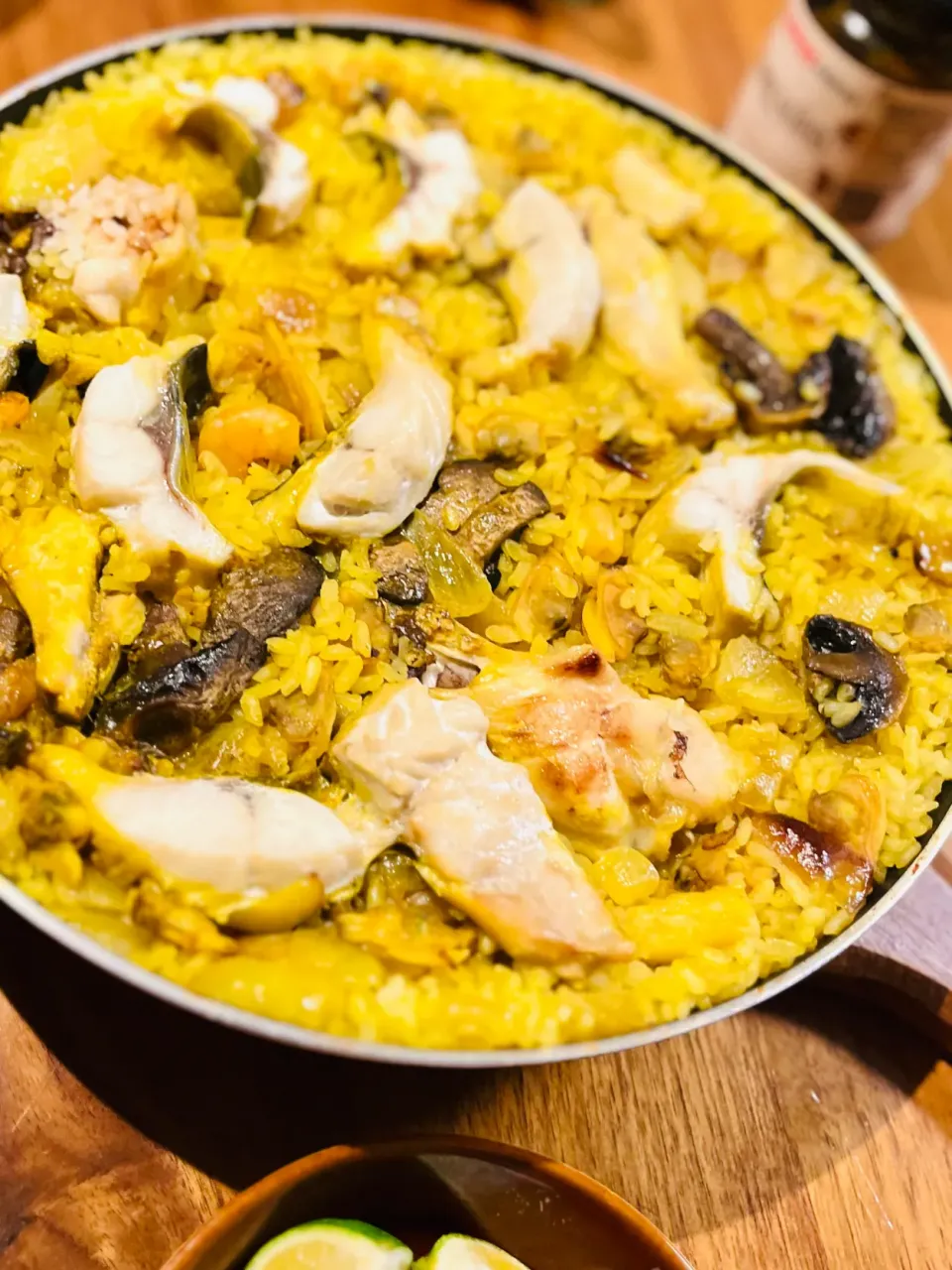 鯖とチキンのパエリア🥘|アッコ✨さん