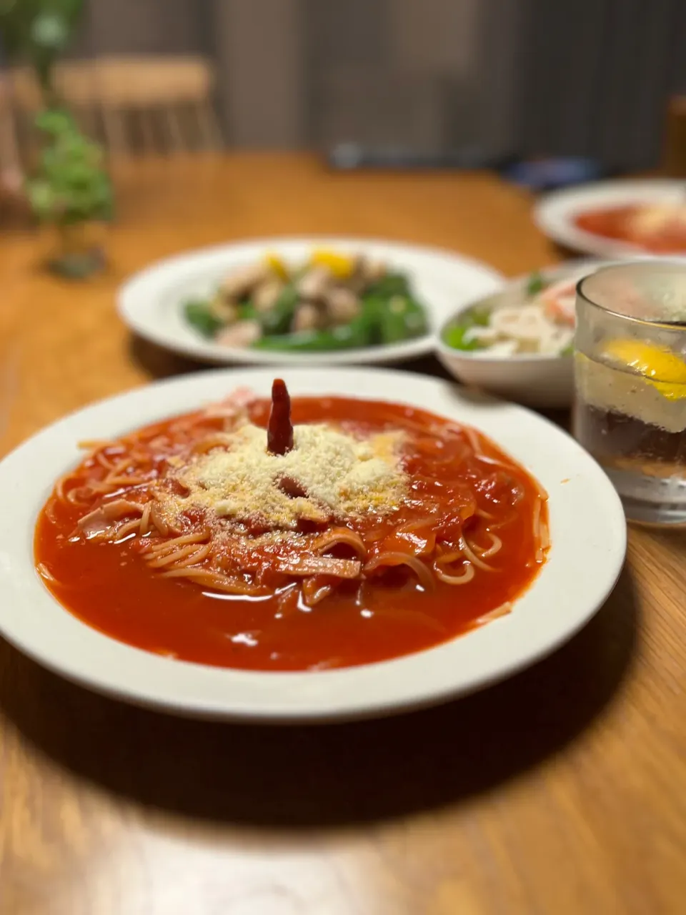 11/2の夕食　赤唐辛子とにんにくのトマトソースパスタ|yoneさん