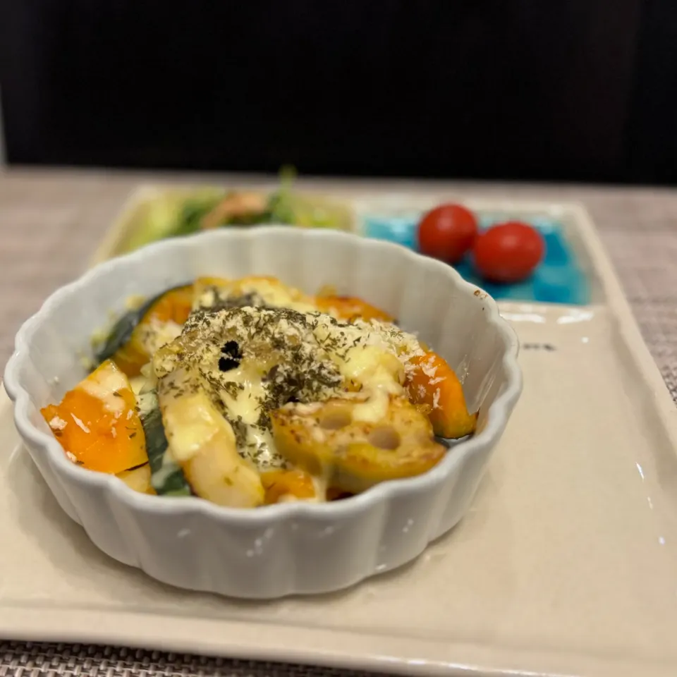 かぼちゃとれんこん、玉ねぎのチーズ焼き|tay___75さん