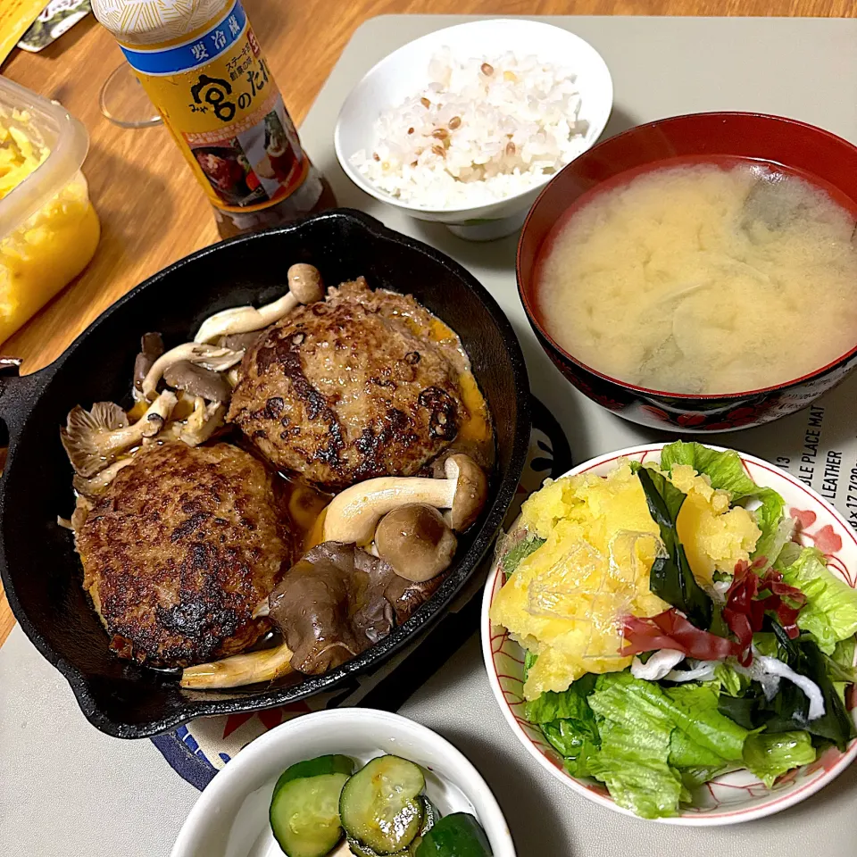 2025/11/01 宮のハンバーグ&ホクトひらたけのグリル、山盛りポテトサラダ、無印きゅうりぬか漬け|kykyさん