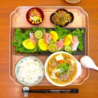 豆板醤でピリ辛豚汁のおぼんごはん|すずさん