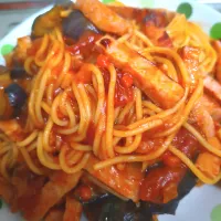 今日はベーコンとナスのトマトソースやで|時雨さん