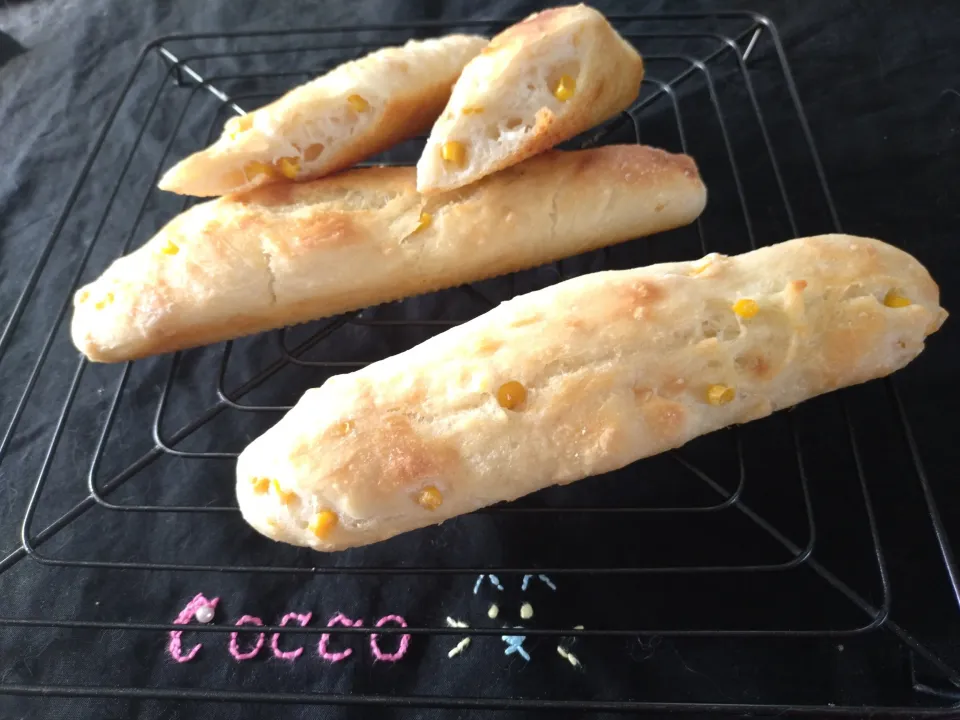 朝日が似合うシリーズ・米粉のコーンバターフィセル✨|cocco+さん