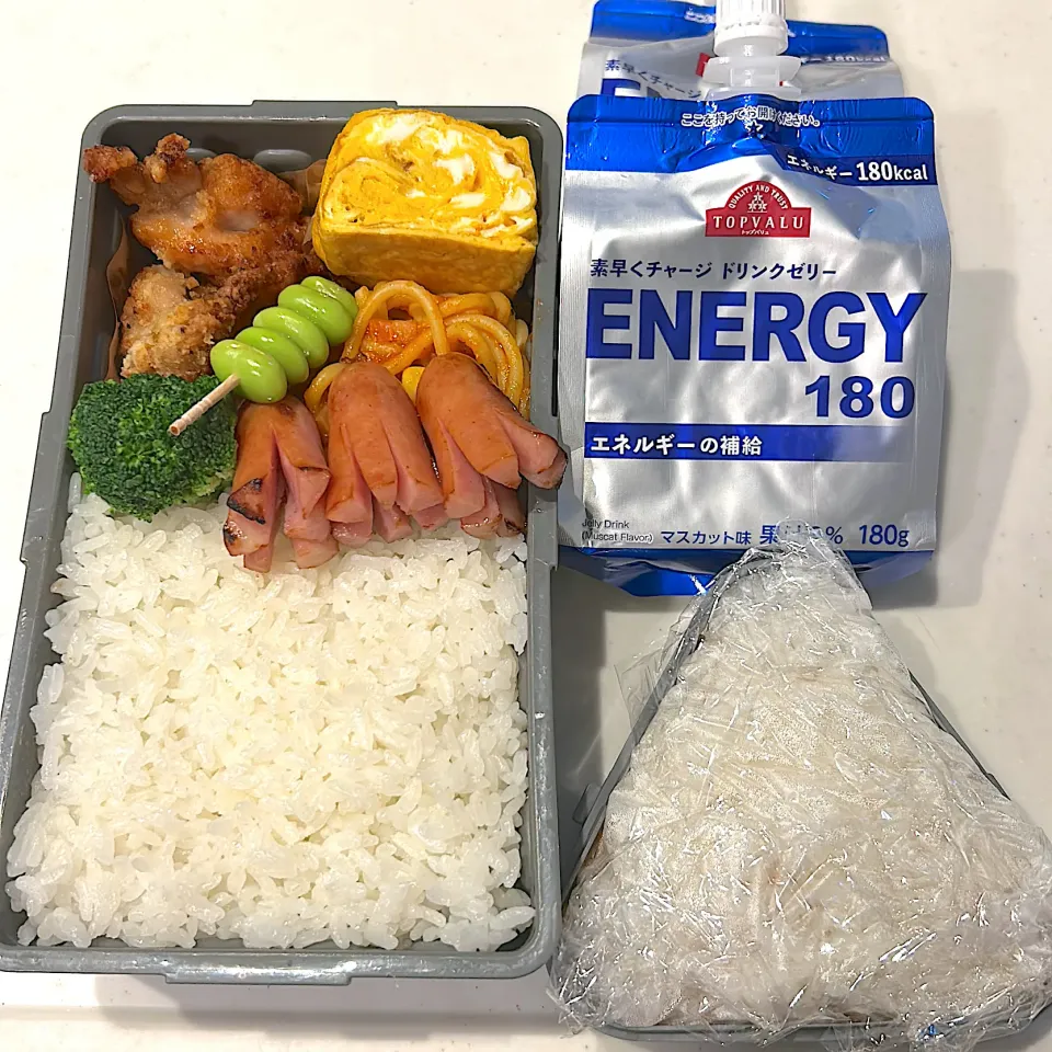 鶏の唐揚げ
ナポリタン
卵焼き
シャウエッセン
ブロッコリー
枝豆
のり弁
補食(エナジーゼリー×2・🍙)|ayumomさん