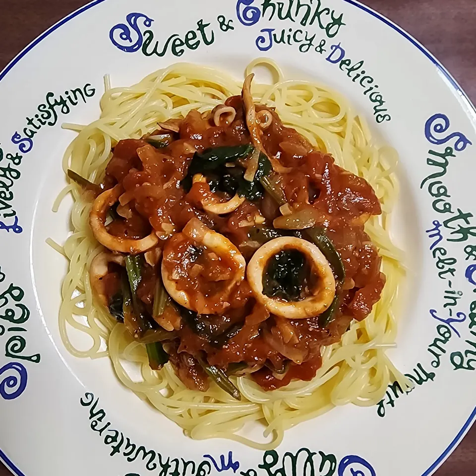 イカとほうれん草のトマトパスタ|ひろにぃさん