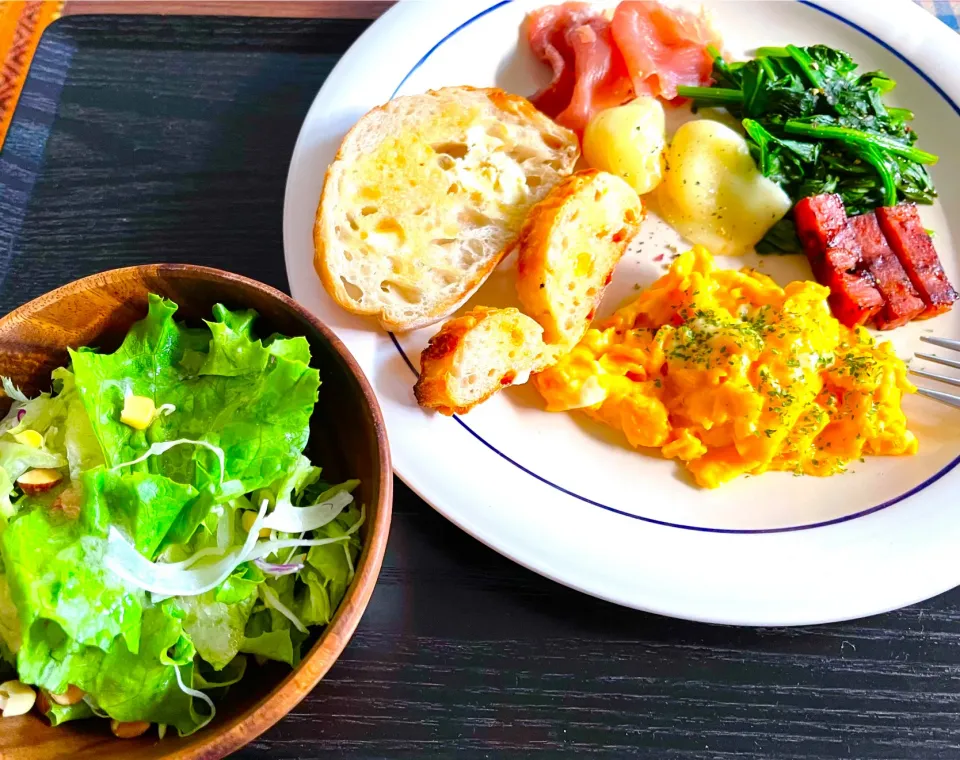 休日Brunch①サラダとアペタイザーのプレート|KANAさん