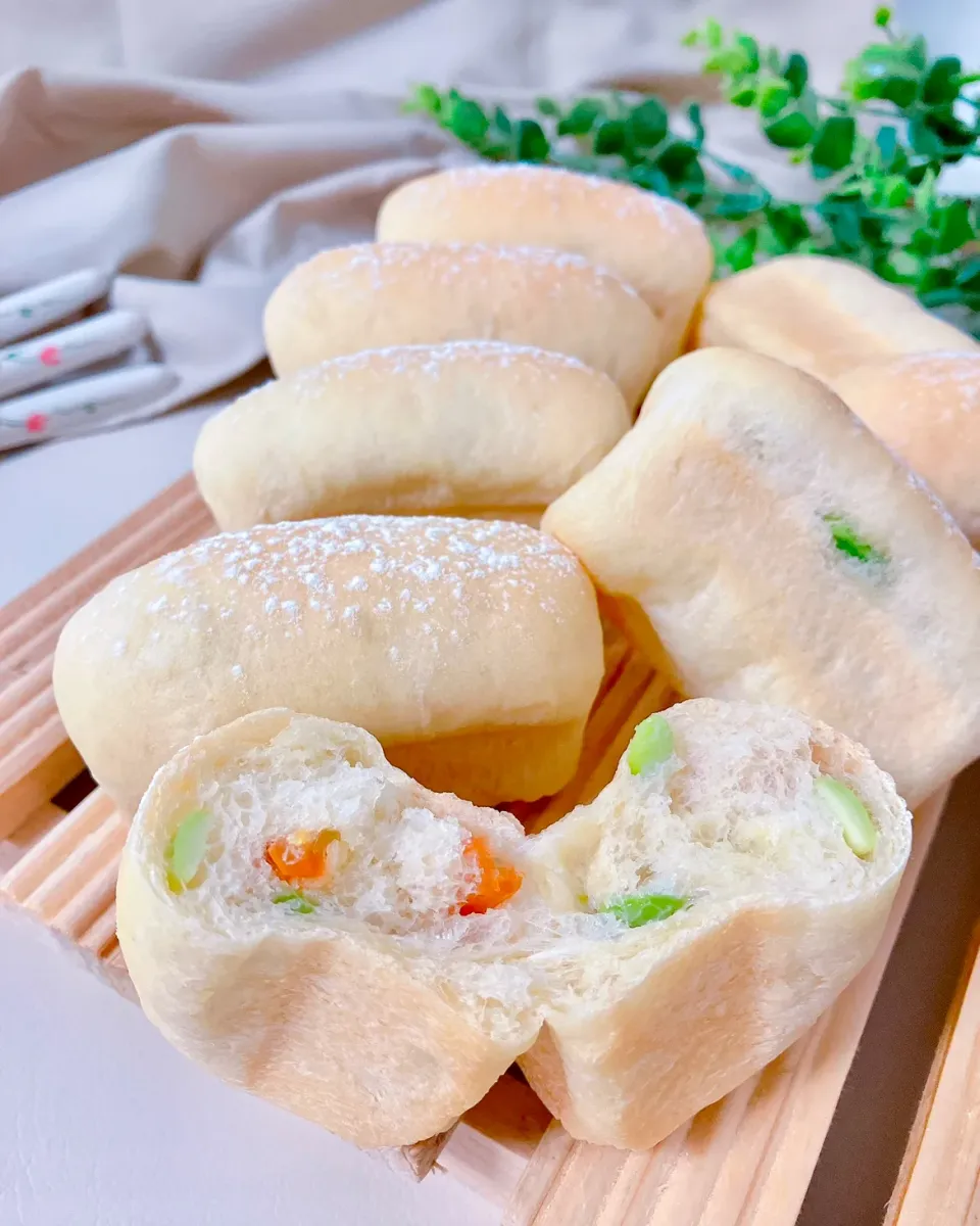 枝豆とトマトのミニミニ食パン|mai＊さん