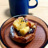 銀座・YATSUDOKIのデザートデニッシュ（鳴門金時）とコーヒー|すーさん