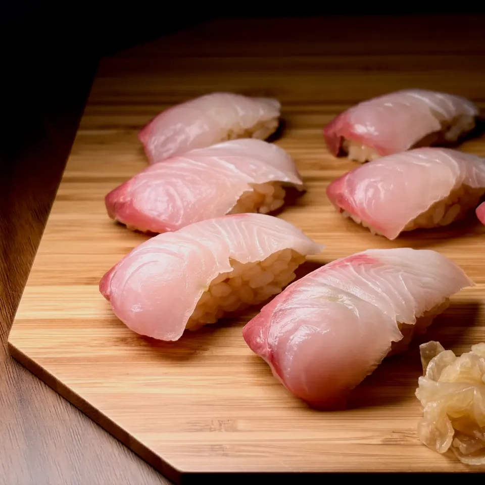 💫レシピ💫ブリヒラの握り 黒酢めしで|biskesさん