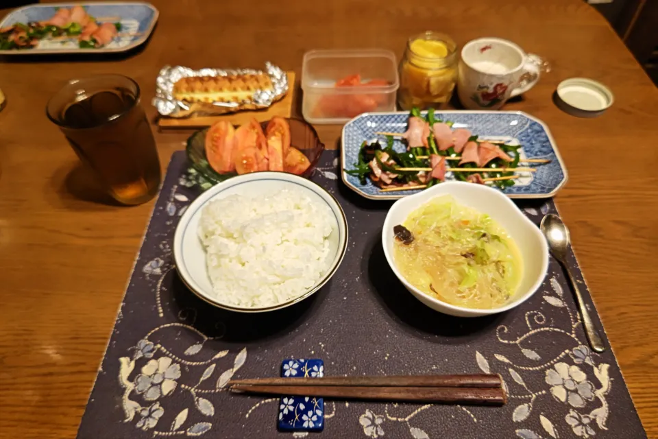 ご飯、ちゃんぽん春雨、細切りピーマンのハム巻きソテー、トマト、チーズワッフル、辛子明太子、沢庵、六条麦茶、練乳&カシスジャムかけ手作り牛乳プリン(夕飯)|enarinさん