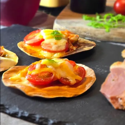 「Pairingで楽しむ♪こだわりチーズアソート」を使ってみたSnapdishの料理・レシピ写真:トマトキムチチーズのクリスピーピザ