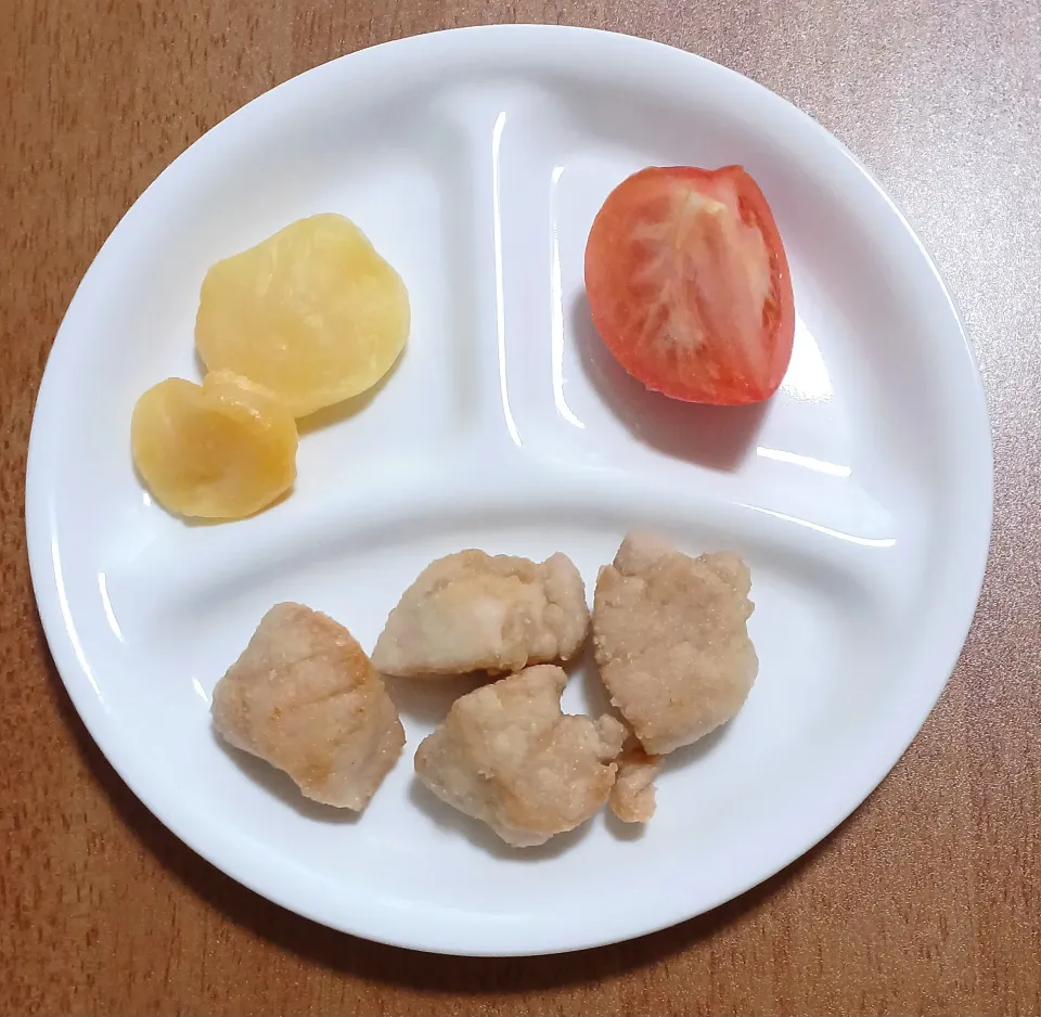 たくあん、トマト、鶏胸肉の竜田揚げ|ナナさん