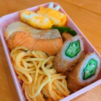 焼き鮭＆オクラの肉巻きフライ　娘っちバージョン|さやかさん