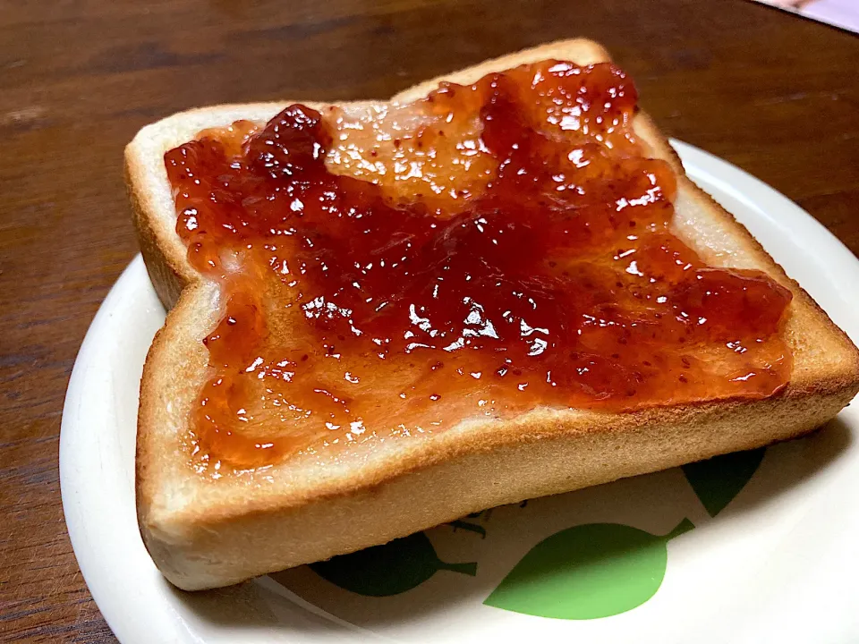 いちごジャムトースト|はっちぃさん