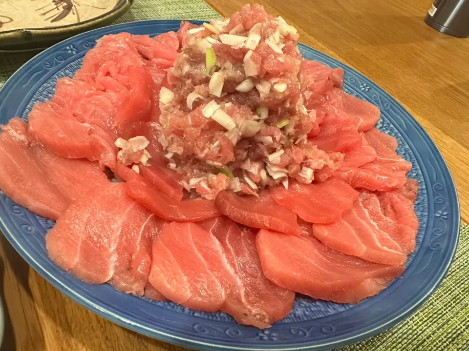 友人が釣ったキハダマグロで晩酌〜🙌|BUBUさん
