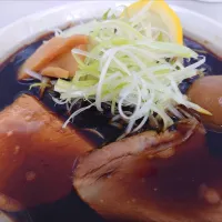 【11/4までの催事出展from山形市】 
ラーメン工房 あるますーぷ
京王限定 山形あるまブラック醤油 
＠京王百貨店新宿店 大東北展
25295
〈醤142塩46噌󠄀22タ10昆9出15
F16冷27混3つ3焼1ポ1〉