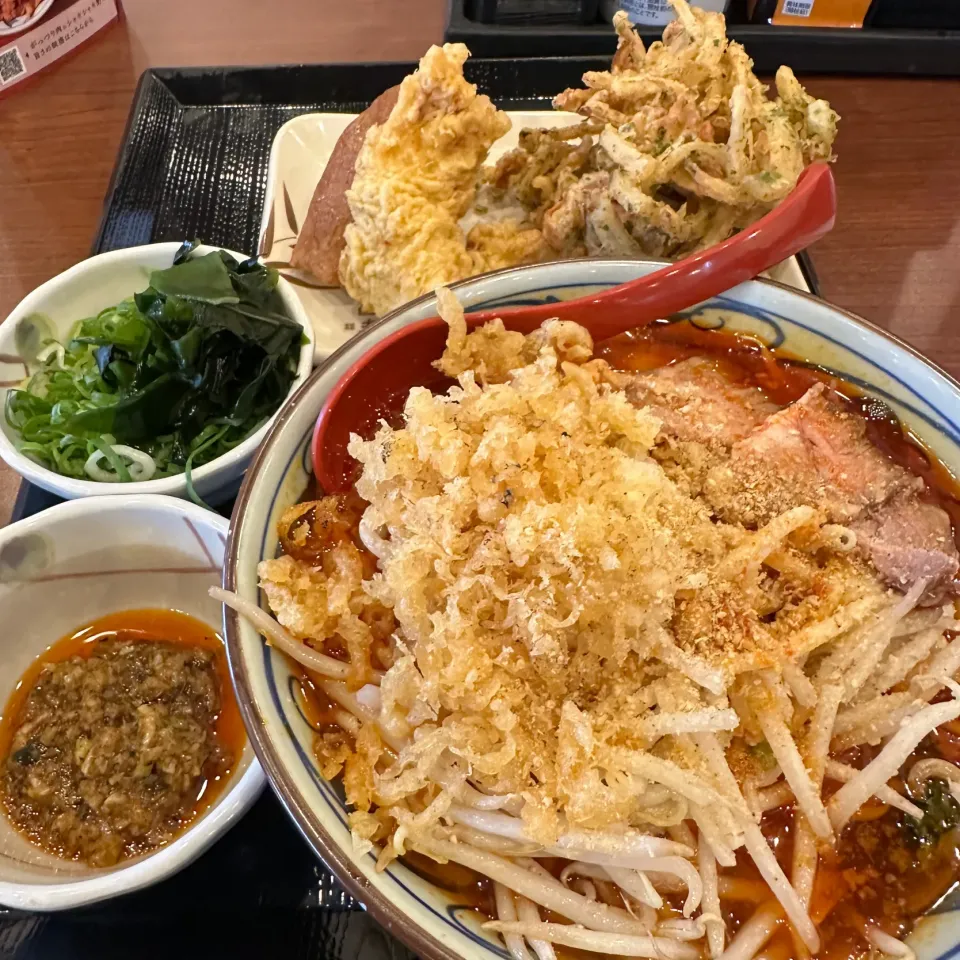旨辛スタミナうどん、チクワ紅しょうがかき揚げ、かしわ天、いなり|buhizouさん