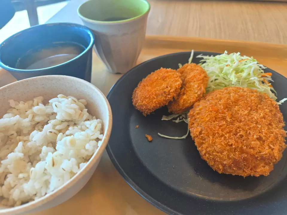 メンチカツ＆レンコン肉詰めフライ定食|しあるさん