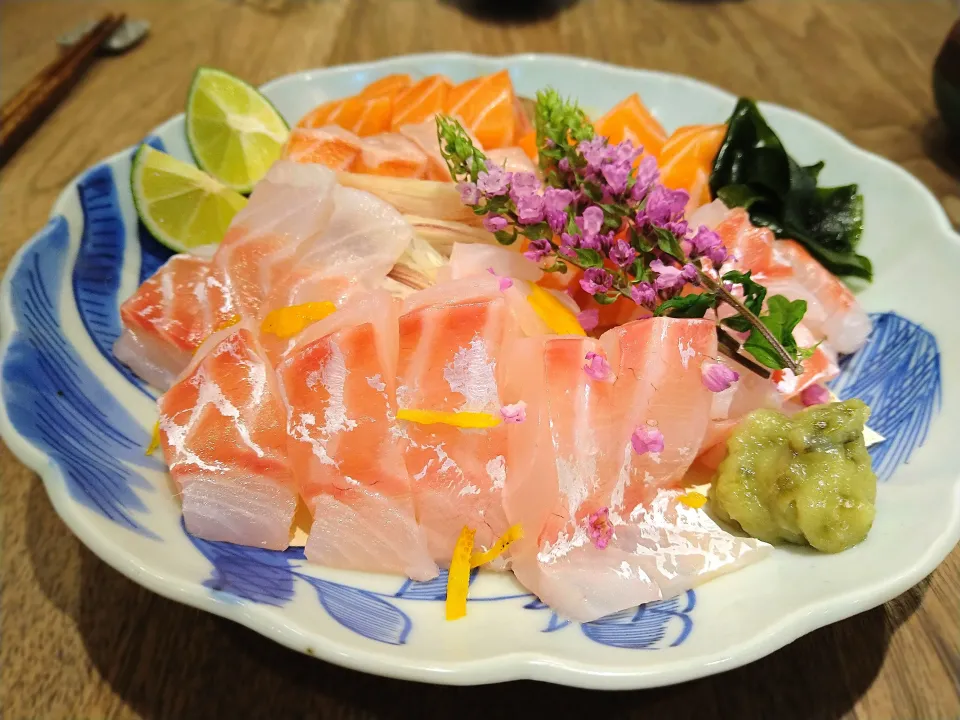 鯛とサーモンのお造り|古尾谷りかこさん