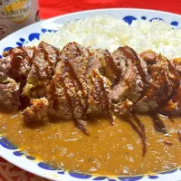 豚肩ロースの香草巻き煮カツカレー| からあげさん