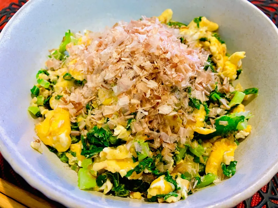 ✩.*˚炒り卵と大根の葉|ゆきえもんさん