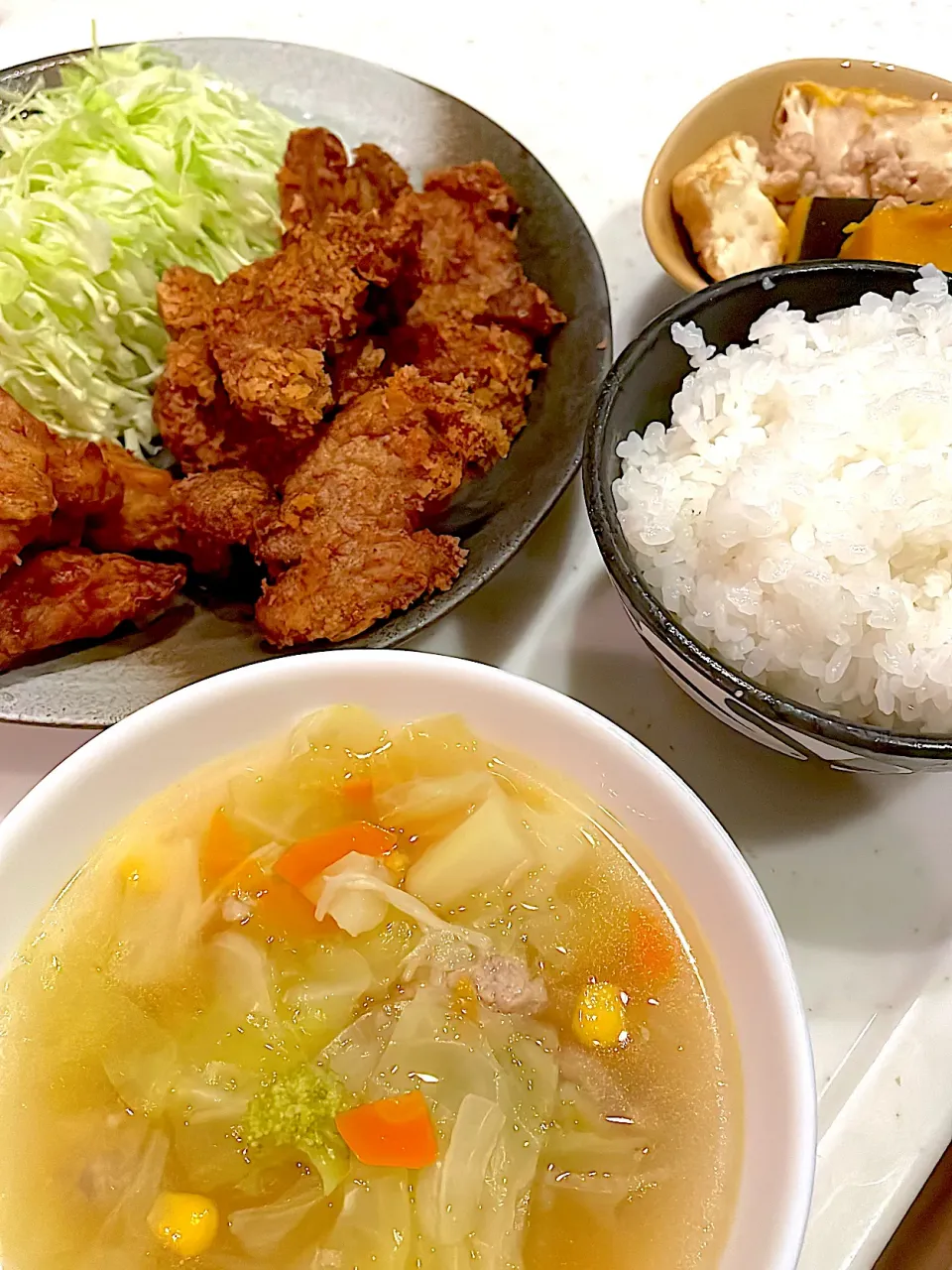 おっさん飯　唐揚げ　ヒレカツ　かぼちゃの煮物　コンソメスープ|ひげおやじさん