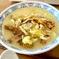 博多ラーメン キャベツとハラミタレトッピング| リフルシャッフルさん