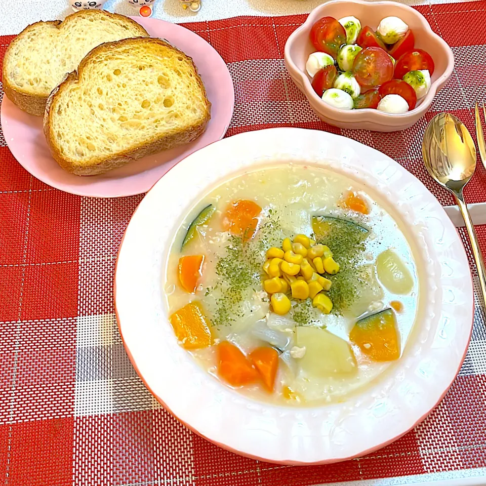 チーズシチューとカプレーゼ|めいさん